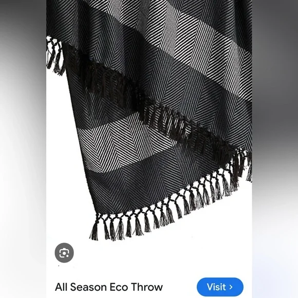 Hudson's Bay Throw Blanket - Picture 2 of 5